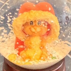 VTG‎ Wilton Designs 1992 Snow Globe Cute Christmas Squirrel in Snow Santa Hat